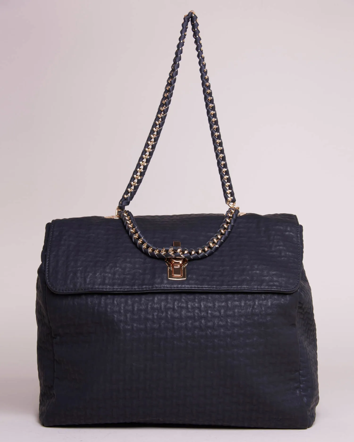 BAG WITH CHAIN SHOULDER STRAP AND RELIEF TEXTURERE