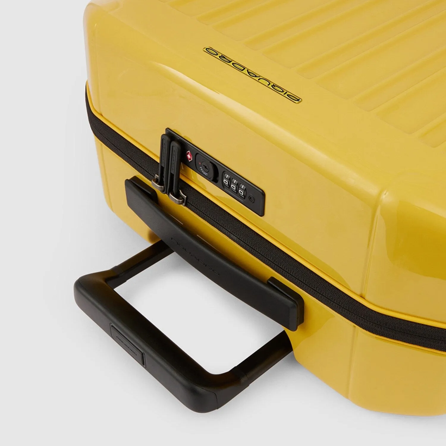 Piquadro Pq-Light 55Cm Ultra Slim Hardcase 4 Double Wheel Cabin Trolley Yellow - Bv4425Pqls2/G2